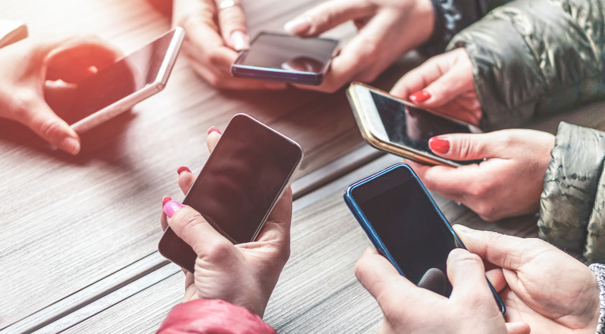teens with smartphones